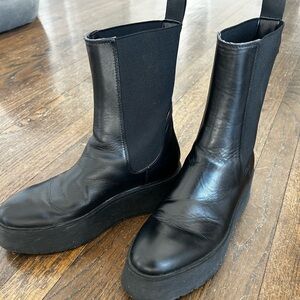Women’s Zara Platform Boots, Size 38 EUR
7.5 US